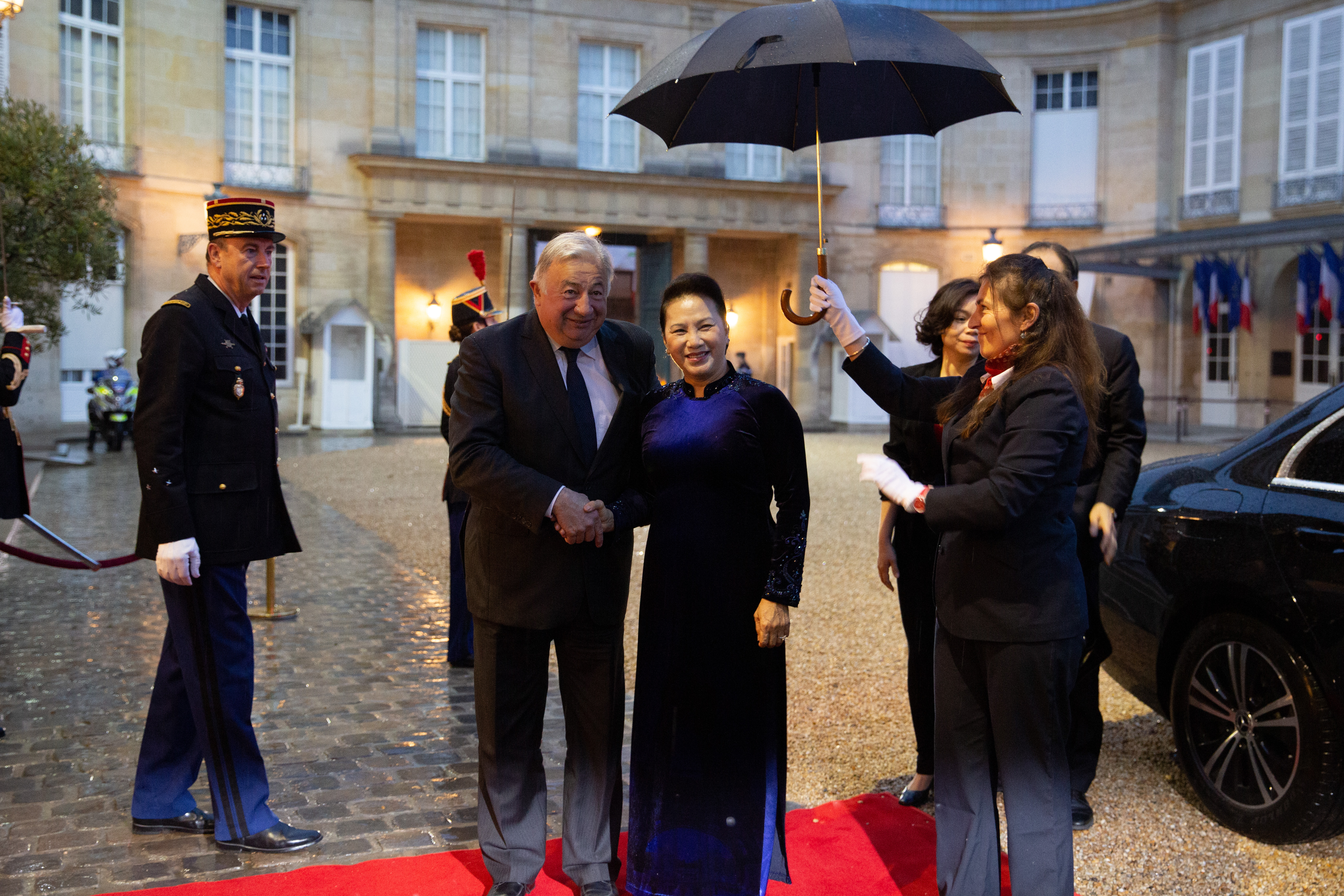 la présidente de l'Assemblée nationale du Vietnam reçue par le Président du Sénat, le 2 avril 2019