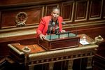 Christiane Taubira, Ministre de la Justice, à la tribune du Sénat lors de l'examen du projet de loi en faveur du mariage des personnes de même sexe, auquel Françoise Laborde apporte son soutien par son vote.