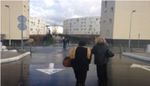 Natalia Baleato accueille Francoise Laborde à la gare RER de Chateloup les Vignes, le 6 fevrier 2013.