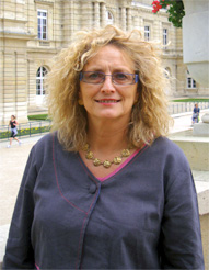 Devant le Sénat côté jardin francoise-laborde