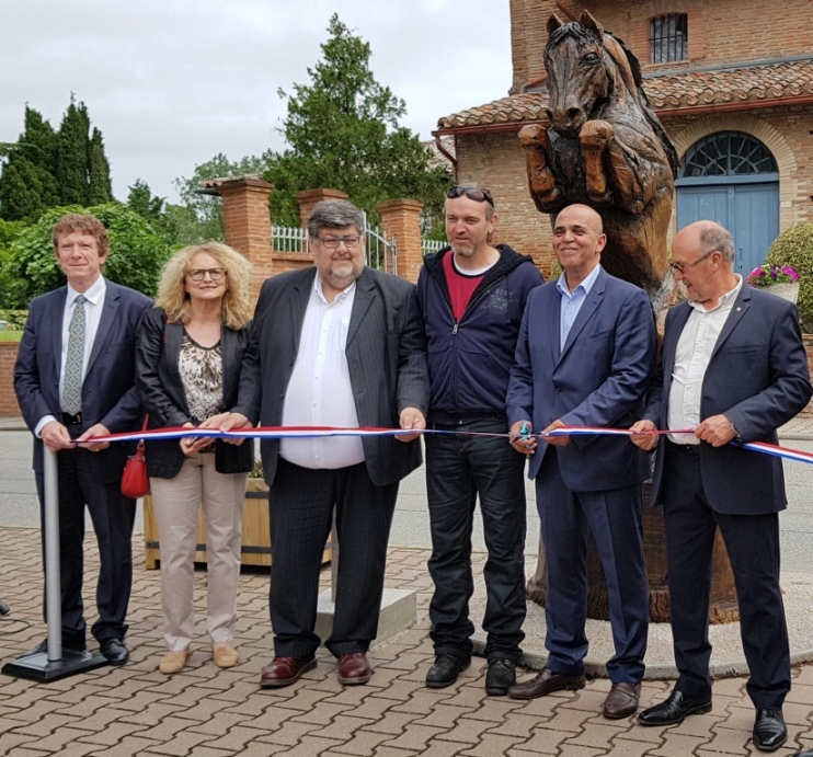 Inauguration de la statue Persik à Vigoulet-Auzil