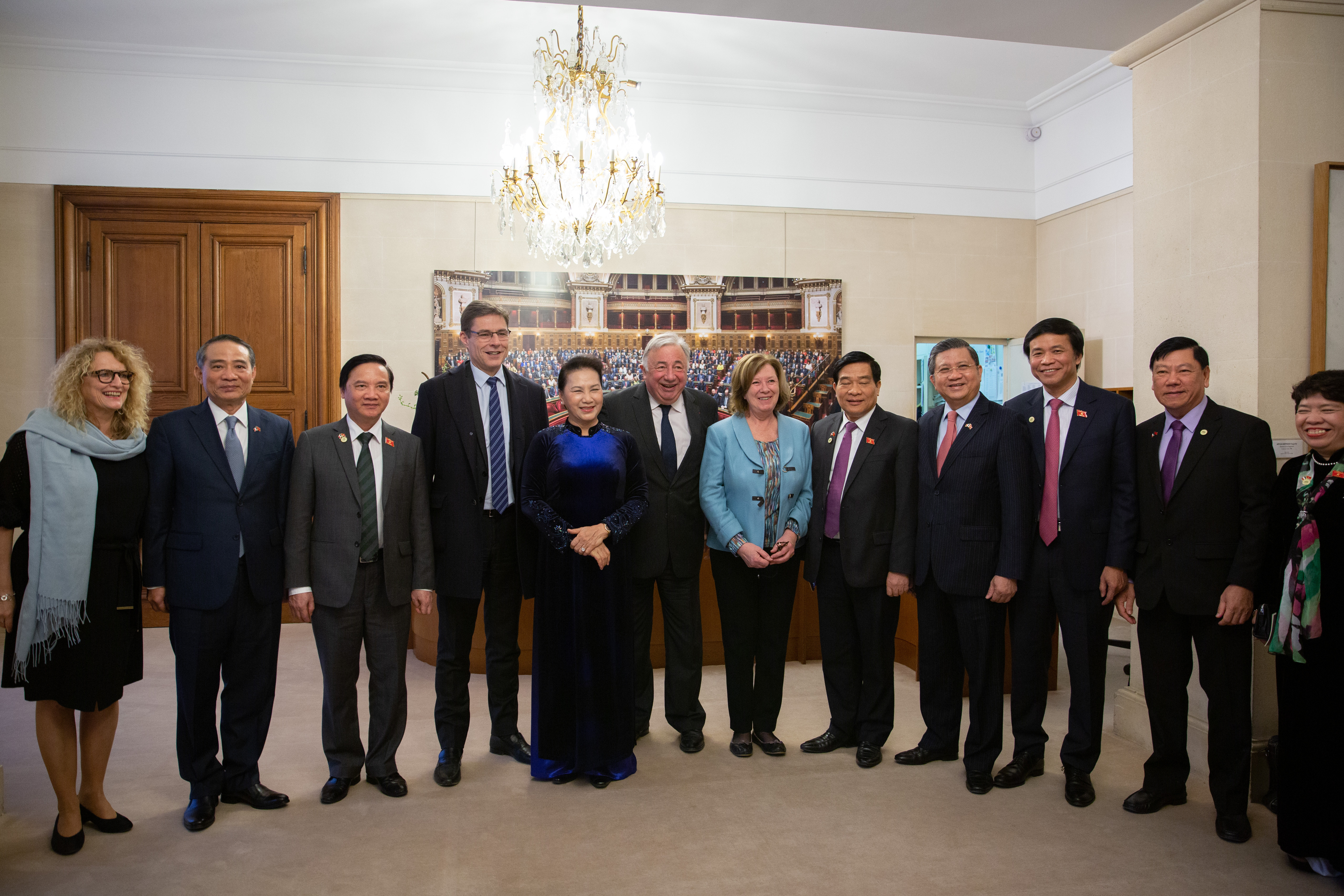 La présidente de l'Assemblée nationale du Vietnam au Sénat